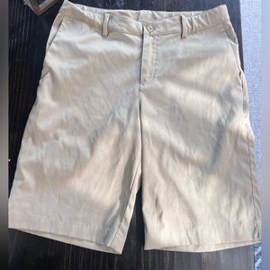 Nike Dri-fit shorts Boy’s size large golf